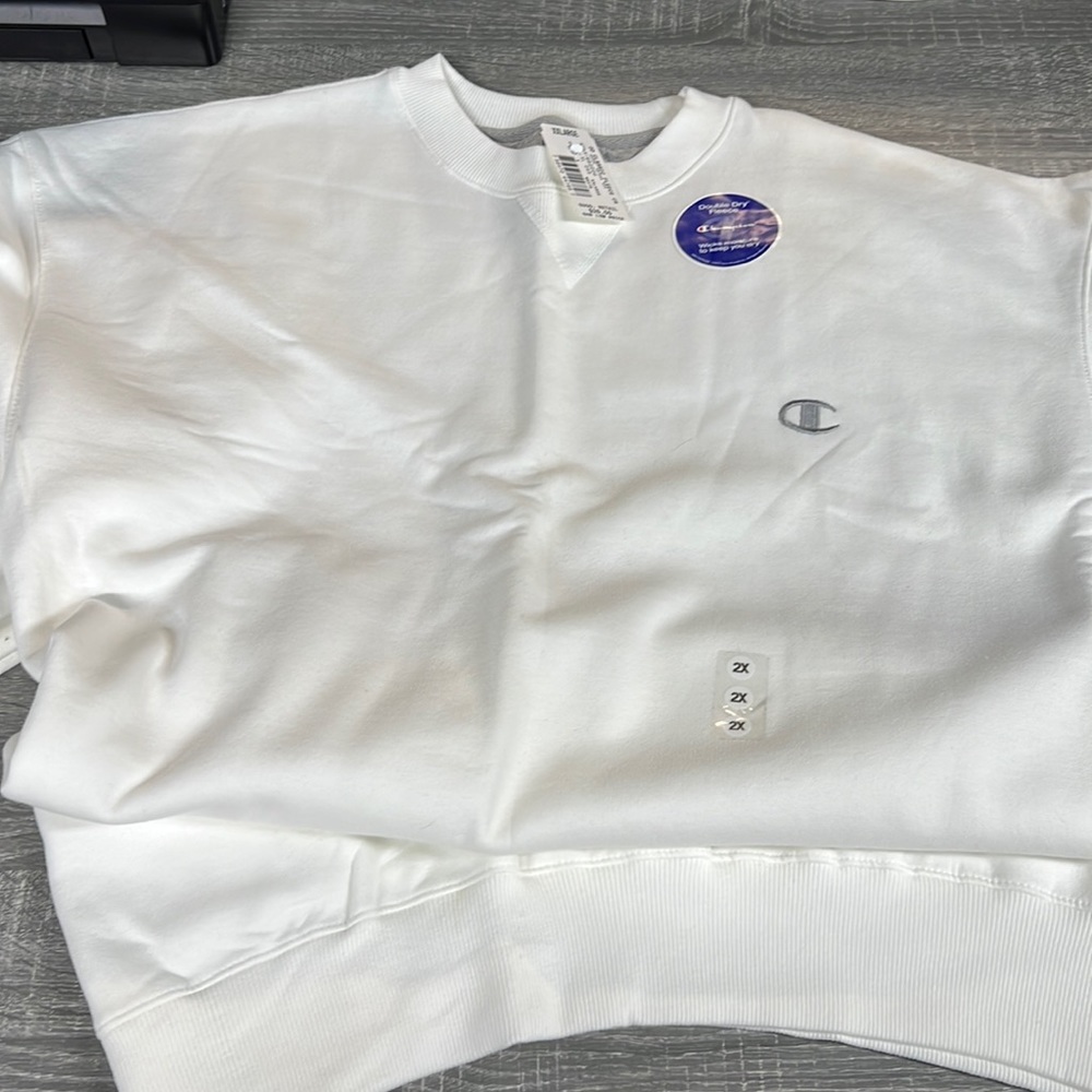 White Champion Sweater XXL crew neck NWT